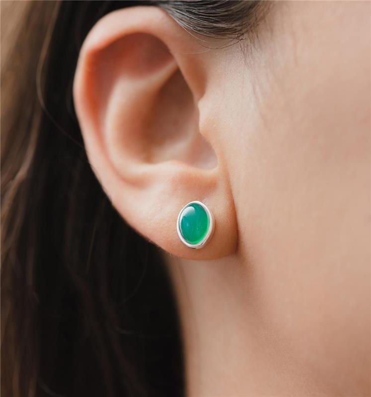 BRINCO OVAL PEDRA NATURAL